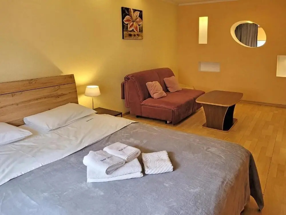 Апартаменты Home-Hotel, ул. Малая Житомирская, 10-1