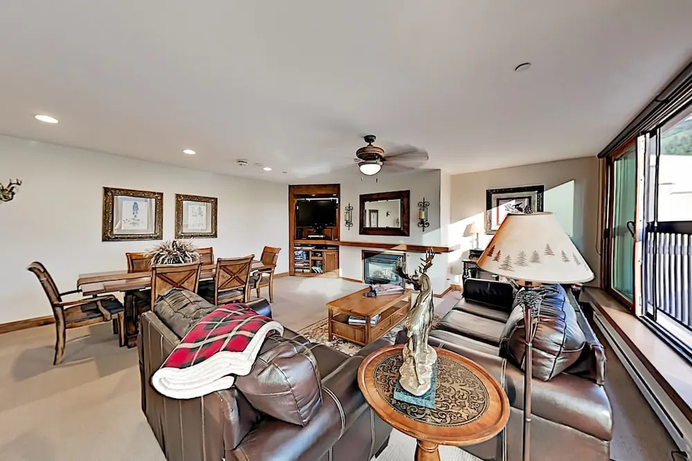 710wliop 3 Bedroom Condo