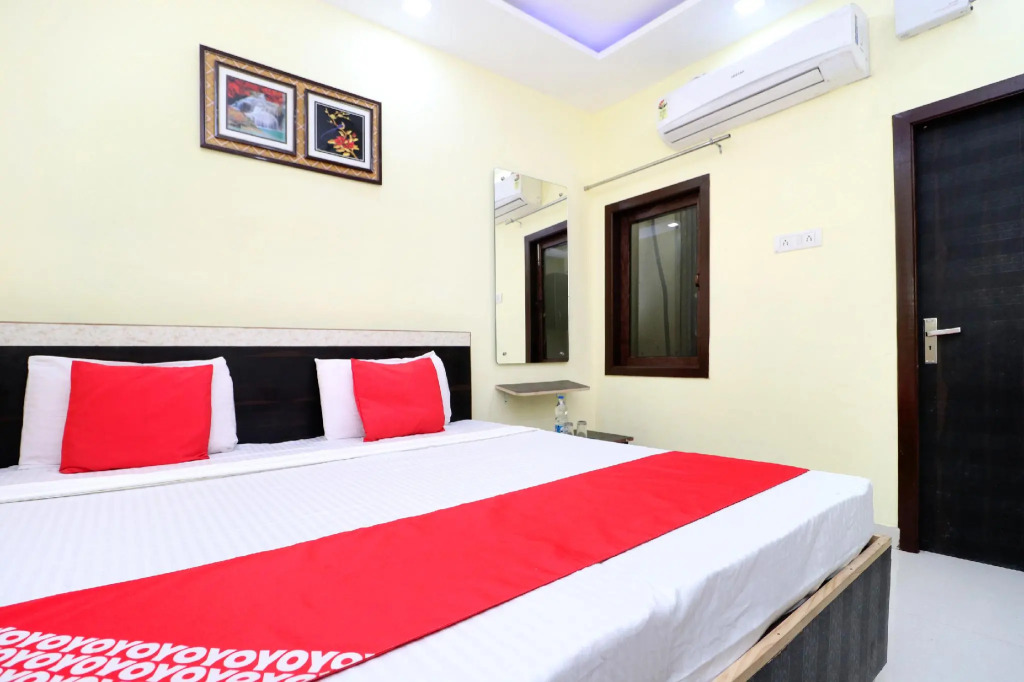 OYO 27650 Gian Residency