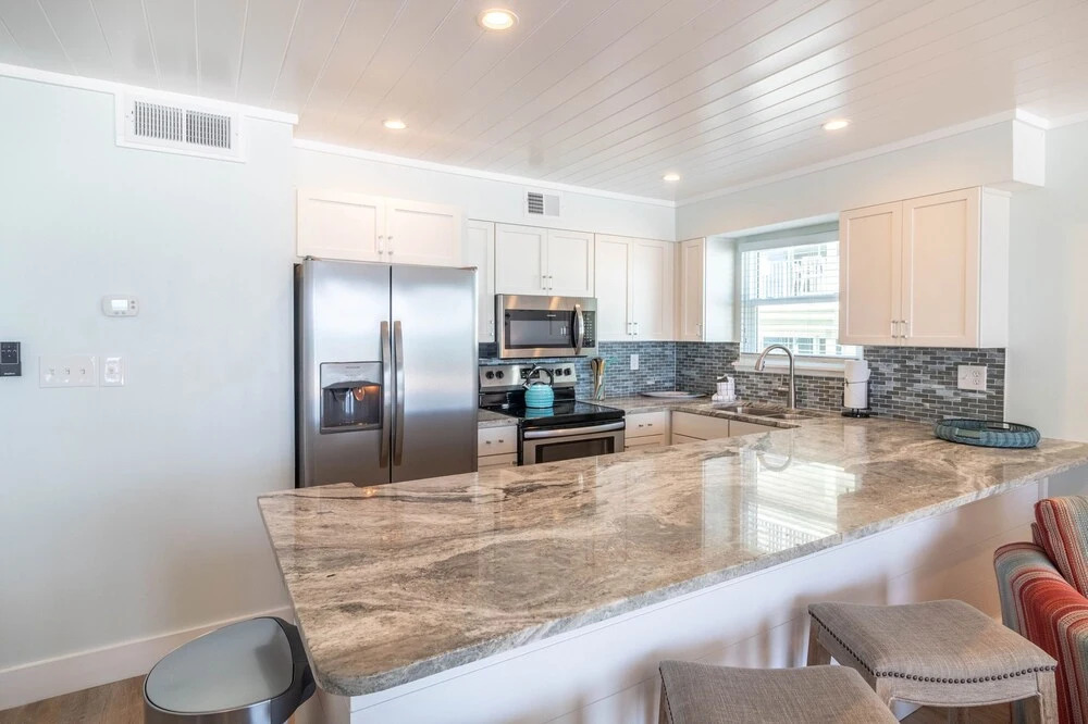Eastern Shores - 206 1 Bedroom Condo by RedAwning