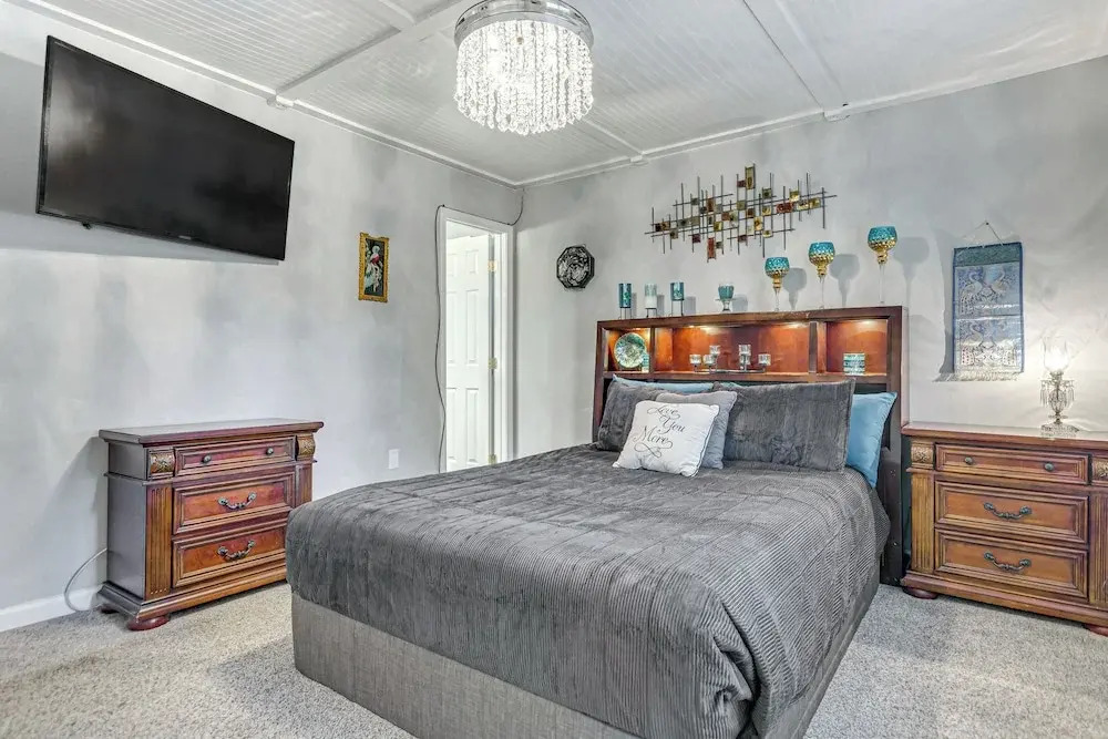 Fort Walton Beach Home w/ Pool: 5 Mi to Beach!