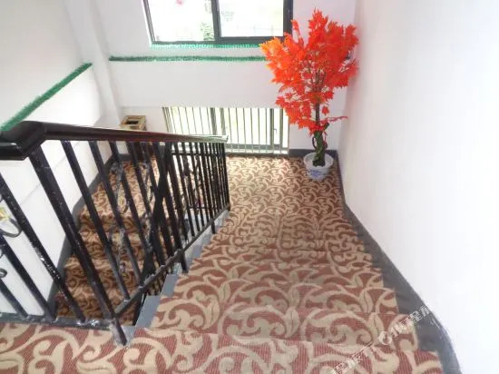 Lihao Hotel & Youth Hostel (Caohejing Development Zone Subway Station)