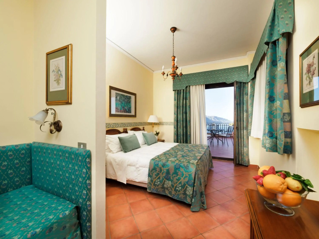 Hotel Sirius