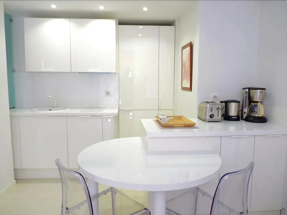 Apartment 85