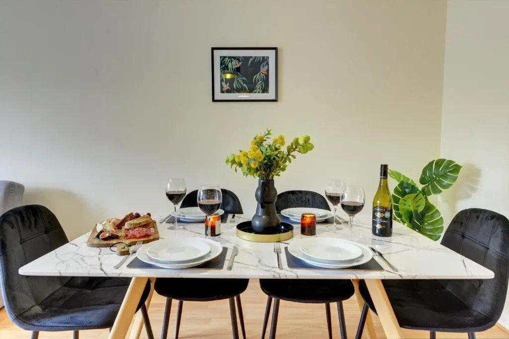 Lovely & Calm 2Bd Executive Eco-Apartment I Parking I Pet Friendly