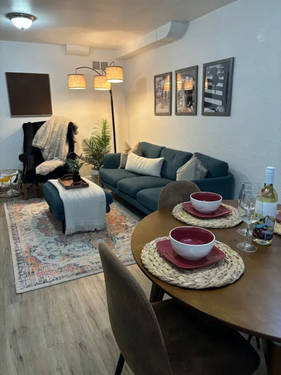 Storybook Flat Cozy 2BR Near Wash Park DU