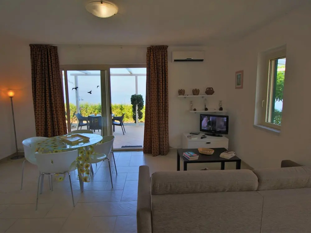 Family Sea-view Retreat in Parghelia