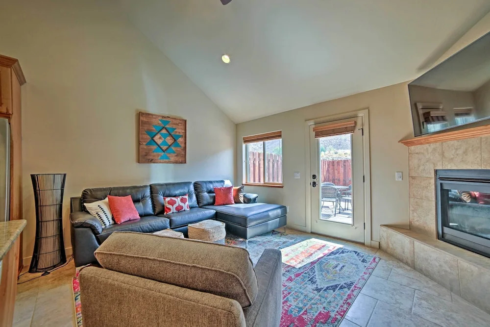 Moab Townhome w/ Hot Tub & Patio - Near Arches