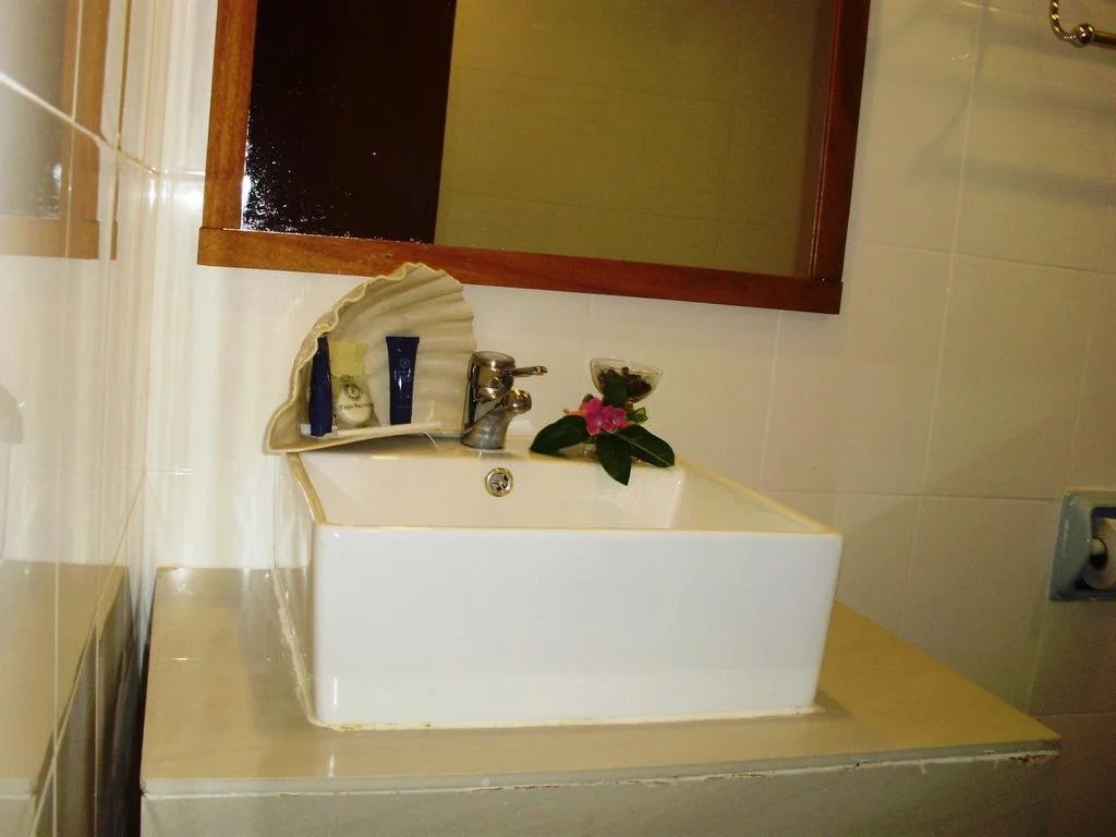 Eagle Bay Hotel