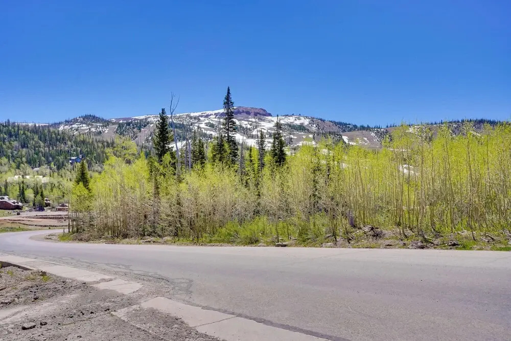 Hiking & Explore: Brian Head Condo w/ Indoor Pool!