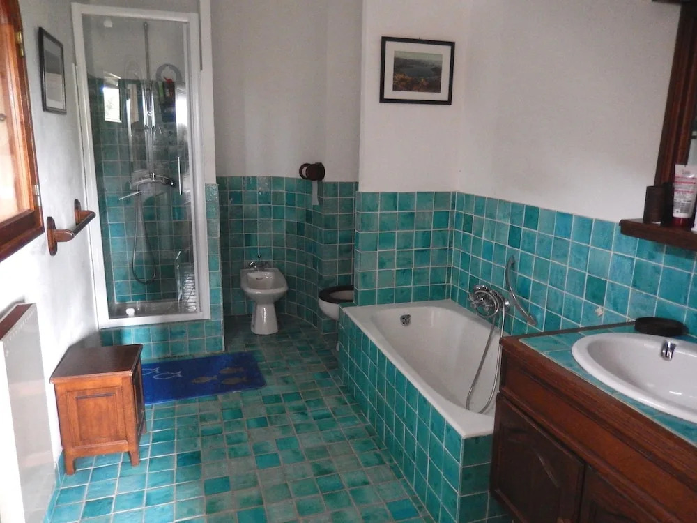 Villa With 5 Bedrooms in Lecci, With Wonderful sea View, Enclosed Gard