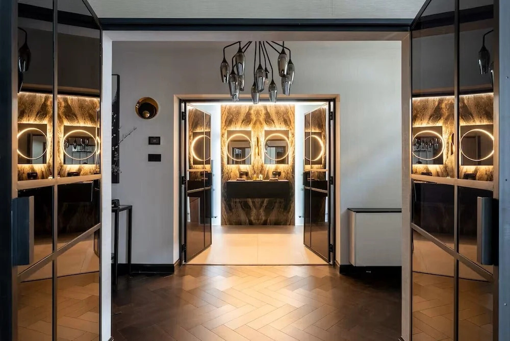 Luxury City 5* Retreat-Lux Spa Bath-Romantic
