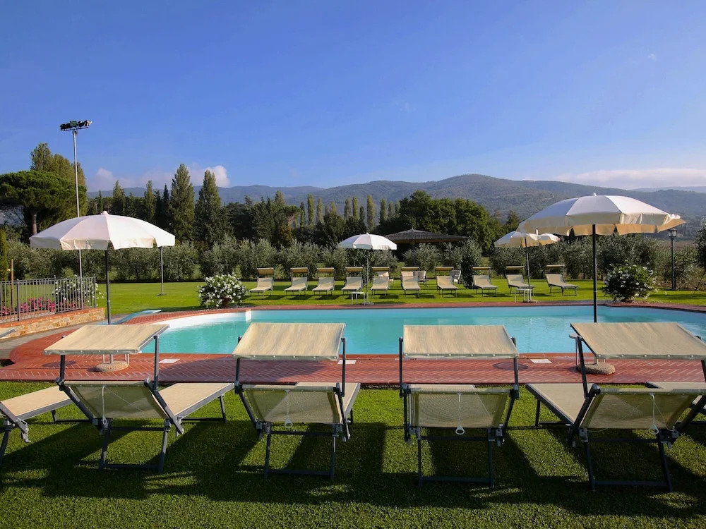 Apartment in Cortona With Pool and Hill Views