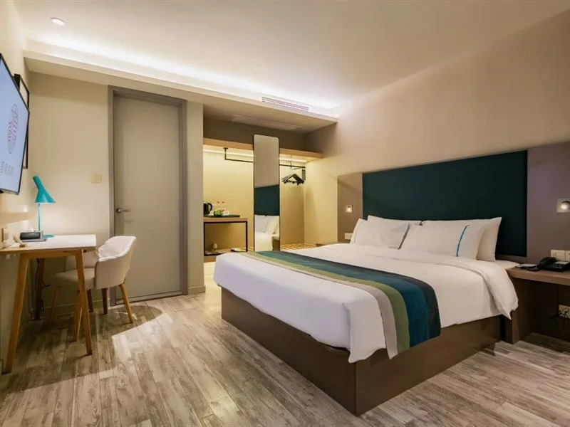 Homeinn Selected Hotel (Yibin West Station Xinyuewan)