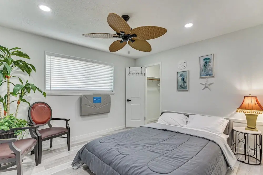 ~ 2 Blocks to Beach: Galveston Group Getaway!