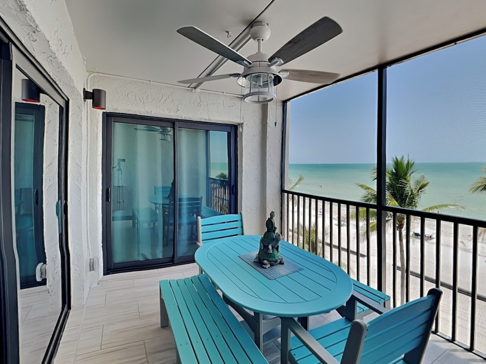 Seaside 4 by Distinctive Beach Rentals
