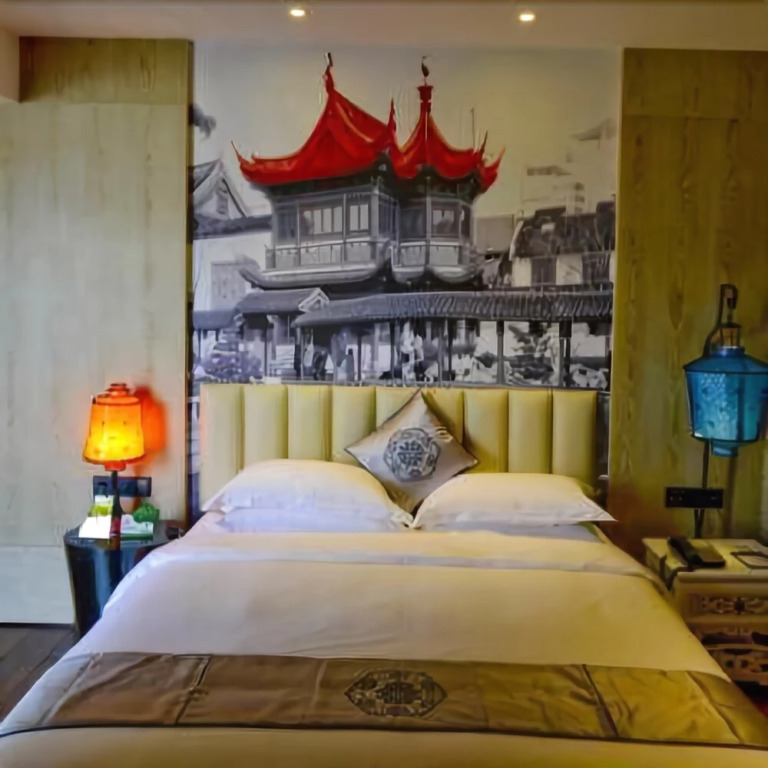 Holiday Inn Home Hotel