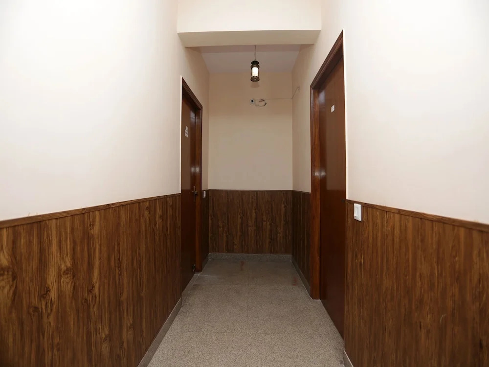OYO 13435 Atithi Suites
