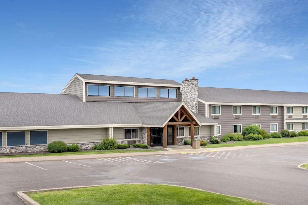 AmericInn Two Harbors