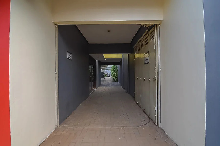 RedDoorz near IPDN 2