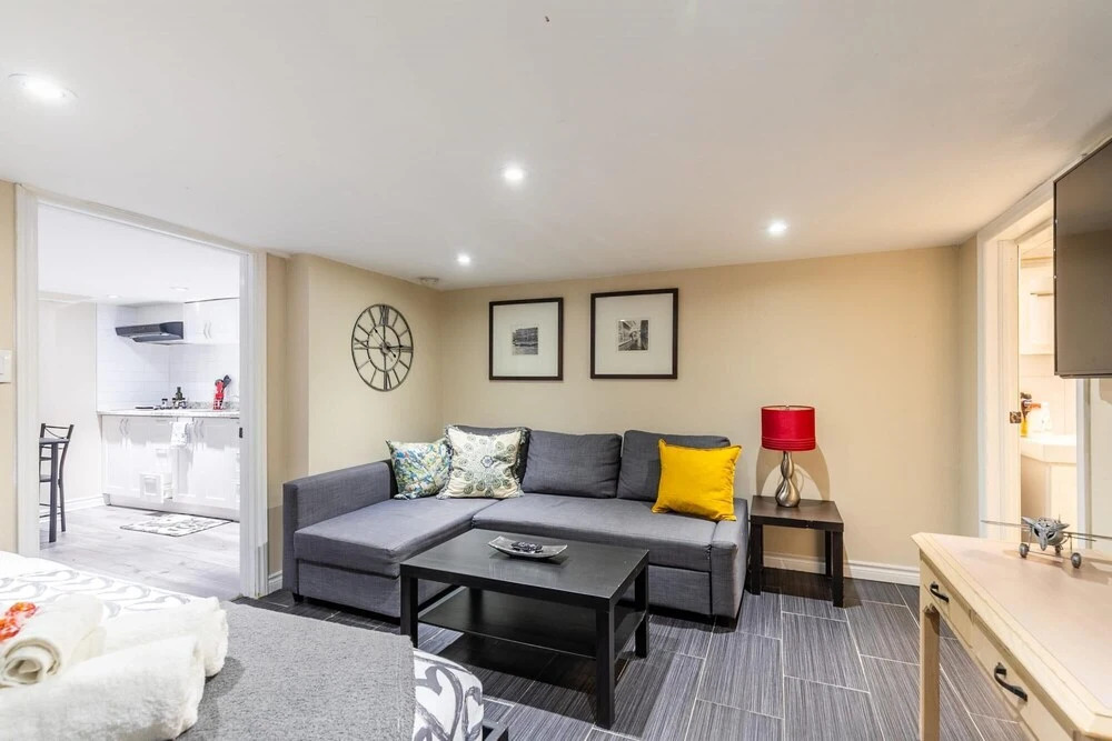 Newly Renovated 1Br Apt W Queen Bed And Netflix
