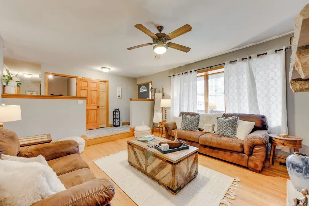 Pocono Lake House Hideaway: Hot Tub & Theater Room