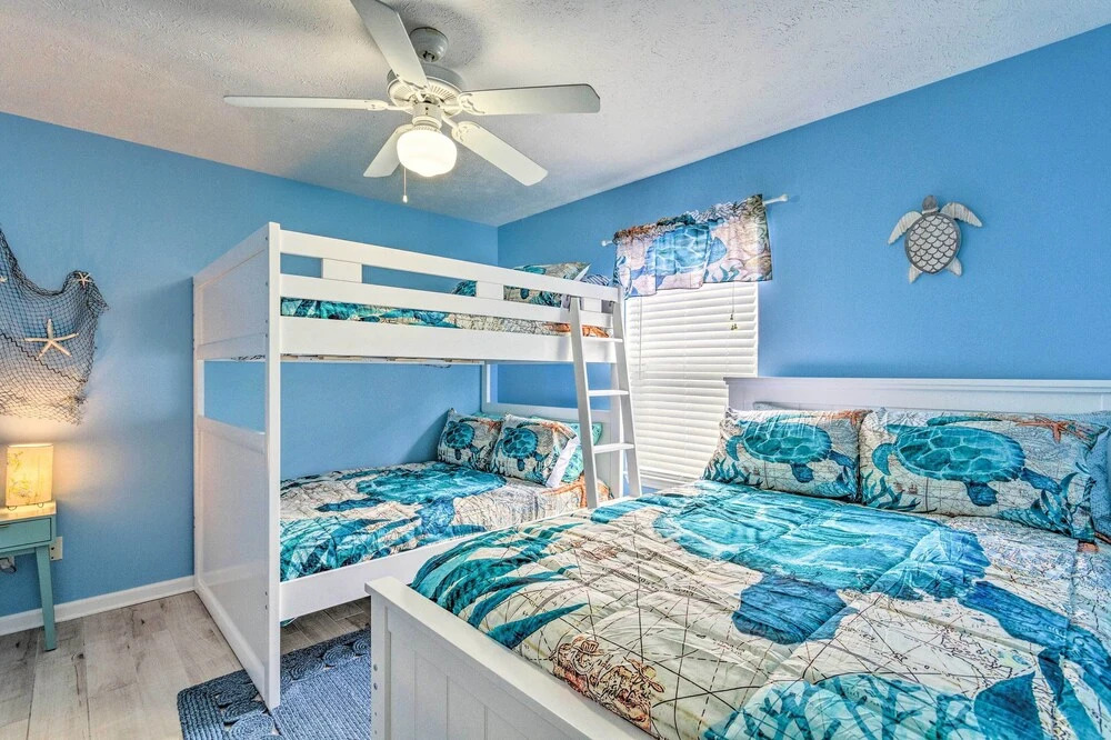 PCB Retreat w/ Patio & Grill < 1 Mi to Beach!