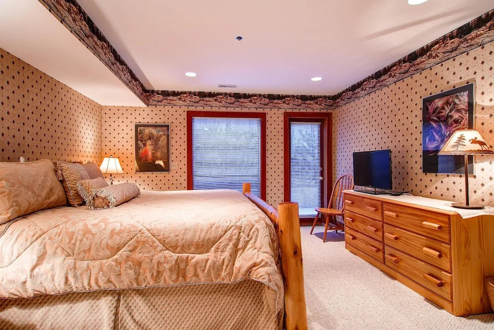 Silver Cliff Village 103 by Park City Lodging