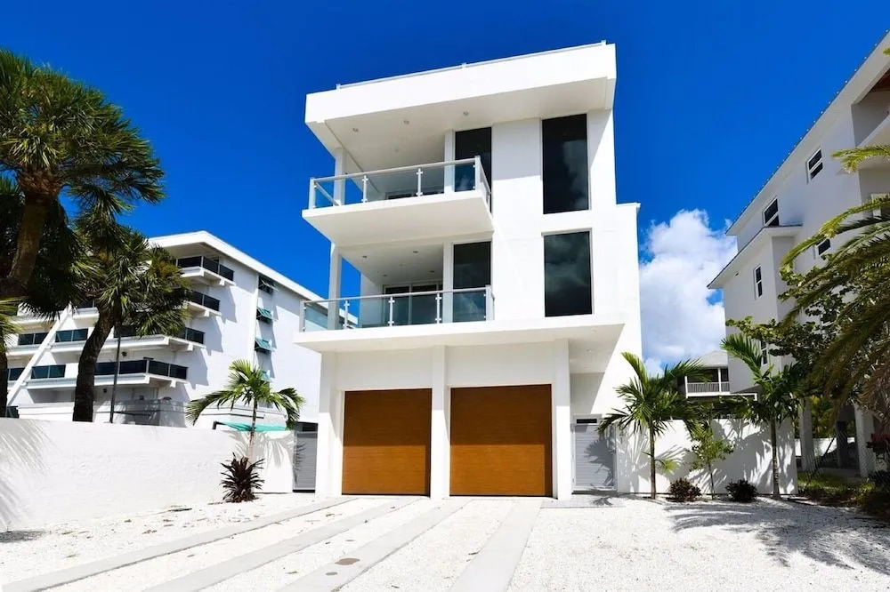 641 Bch Rd The Lookout by Beachside Mgt