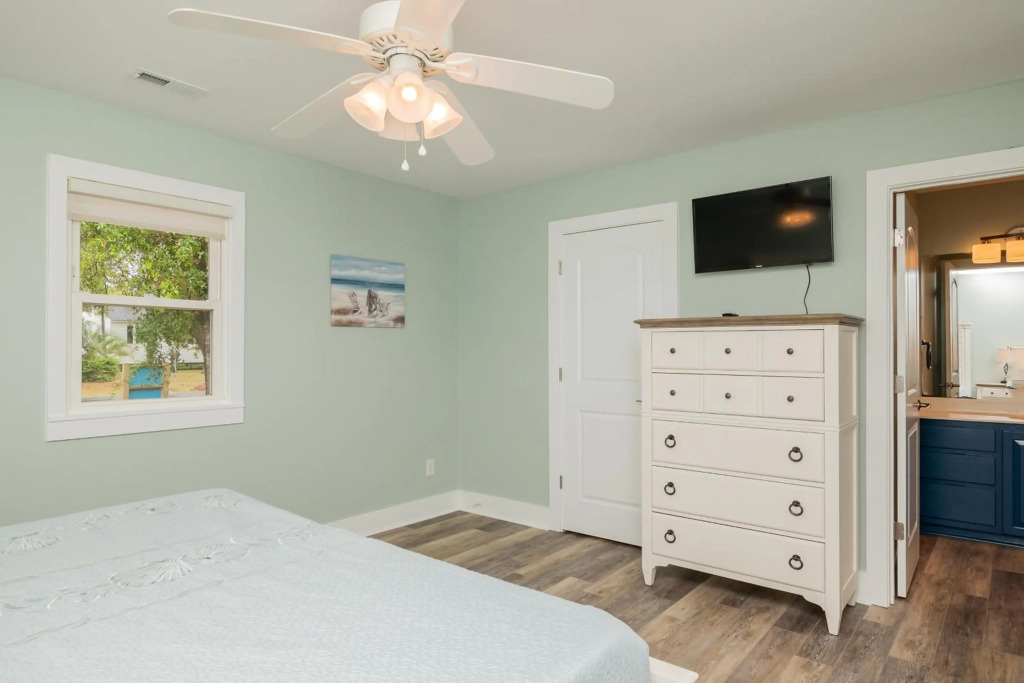 Poolside Paradise by Oak Island Accommodations