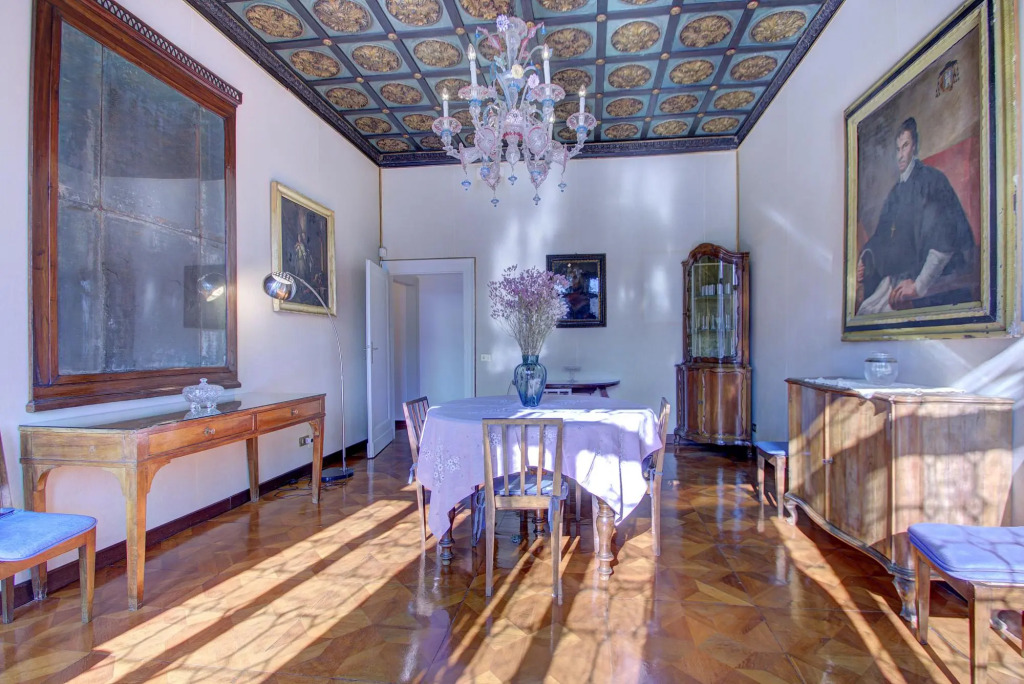 PANORAMIC 9 WINDOWS OVER GRANDCANAL, 3 bed, 2 bath