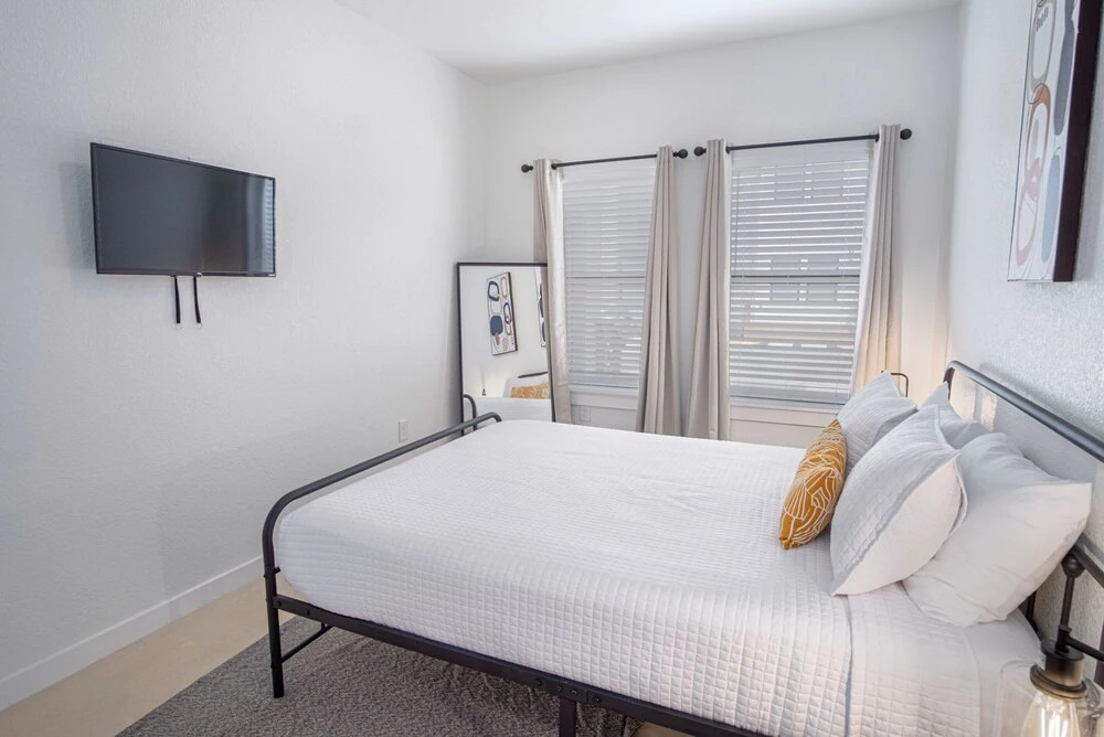 Elevate Your Stay at 3br/2.5ba Downtown Gem!