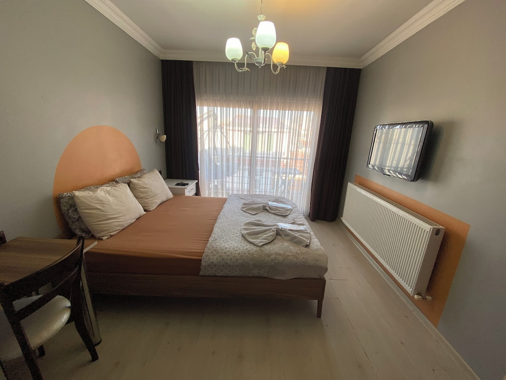 Omar Suite 360