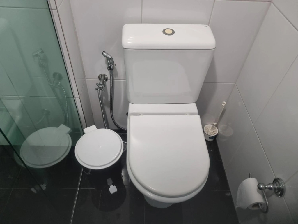 Apartamento Frente para o Mar - Varandão com Blindex - Vista Total para o Mar - 1 Suite e mais 2 Quartos-Ar Condicionado - 2 Vagas - BEIRA MAR - 70 metros da Praia do Morro e Praia da Cerca -WI-FI -TV -DISNEY PLUS-STARMAX-NETFLIX -HBO MAX