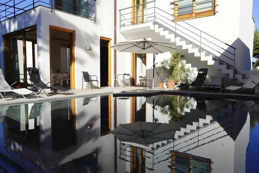 Villa With 6 Bedrooms in Torre Colonna-sperone, With Wonderful sea View, Private Pool, Enclosed Garden
