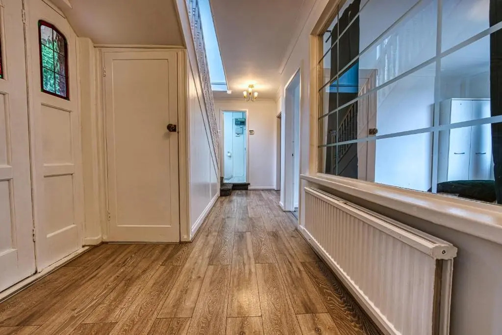 Elegant 5 Bedroom House in Nottingham