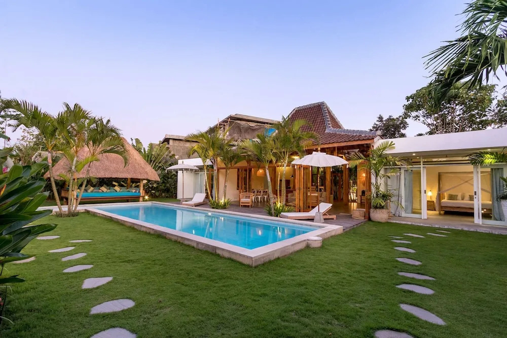 Luxury 4 Bedroom Villa With Private Pool, Bali Villa 2067