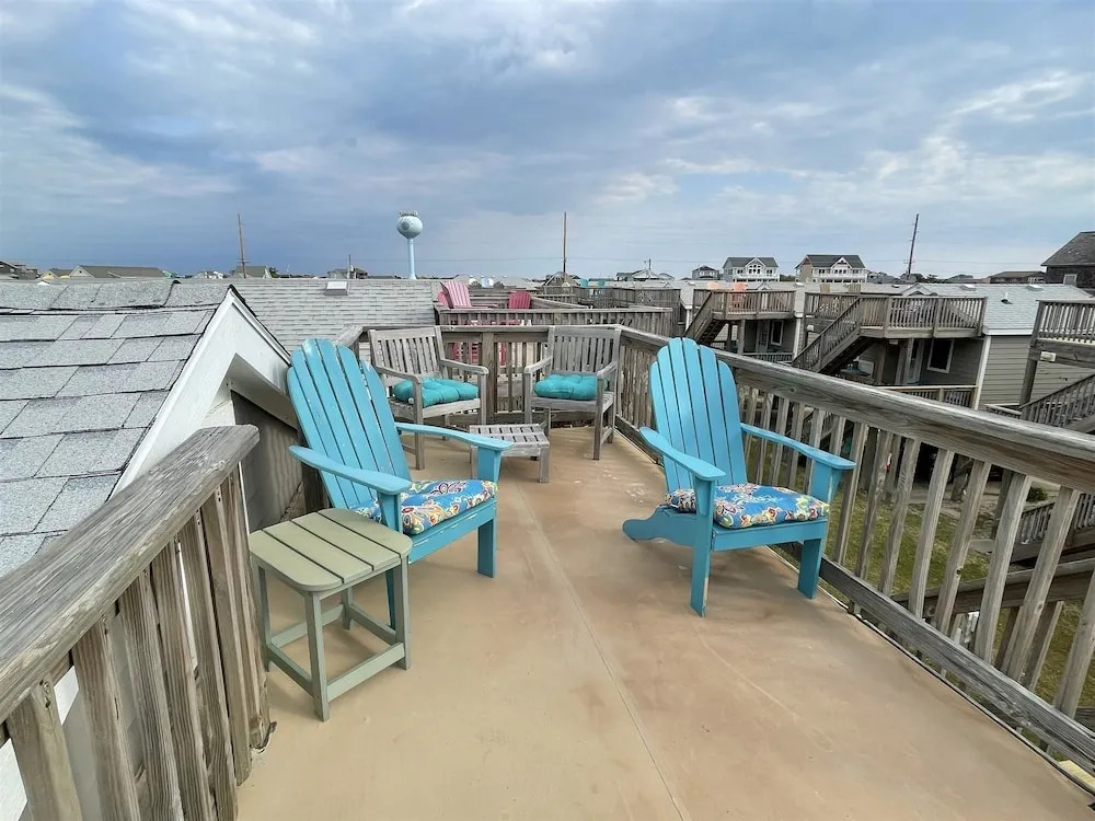 19 Oceans Door West Studio Bedroom Condo by RedAwning