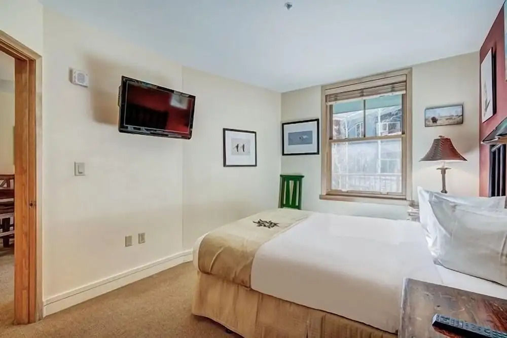 Silver Mill 8173-1br-walk To Slopes! Kids Ski Free! 1 Bedroom Condo by RedAwning