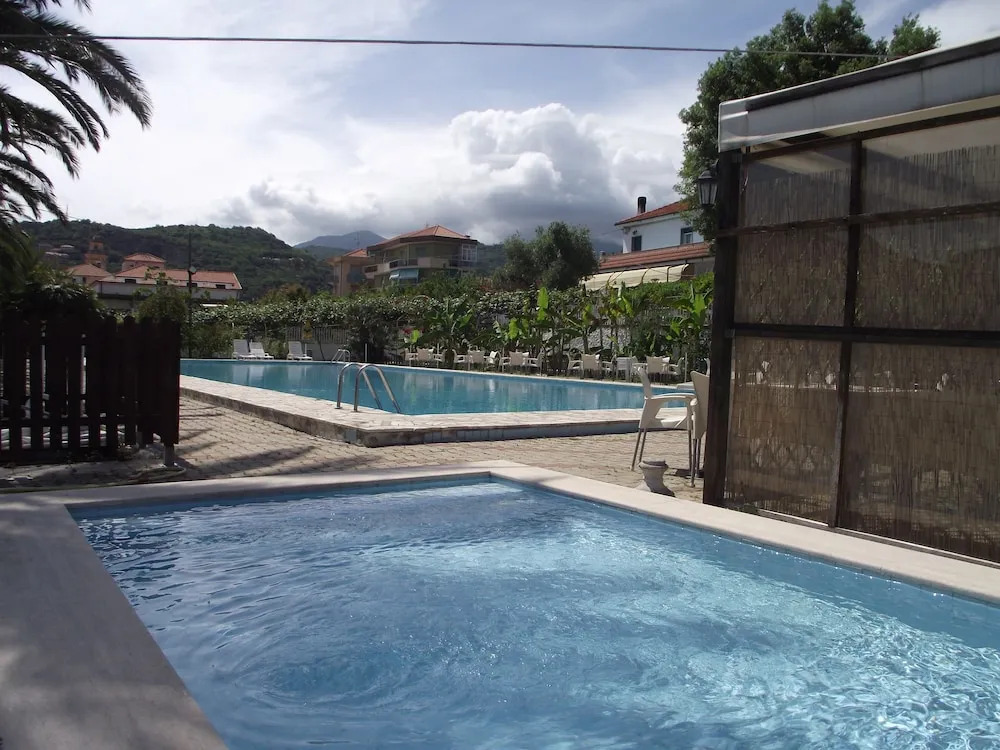 Apartments with Terrace or Balcony Overlooking the Sea