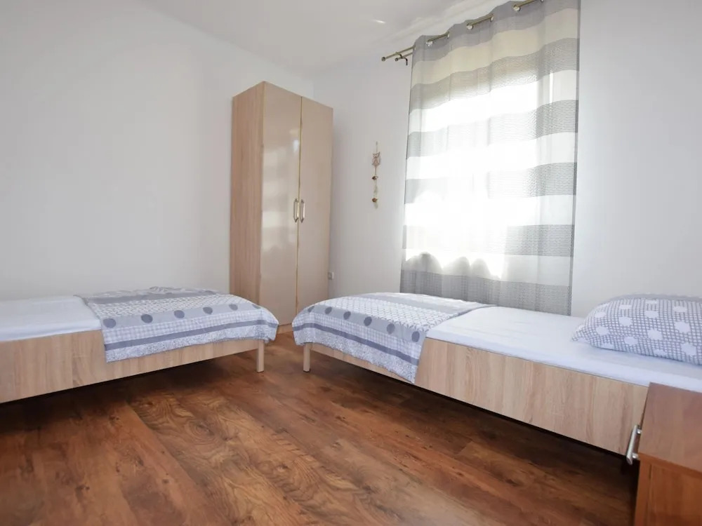 Apartment in Pula With Bbq, Parking, AC