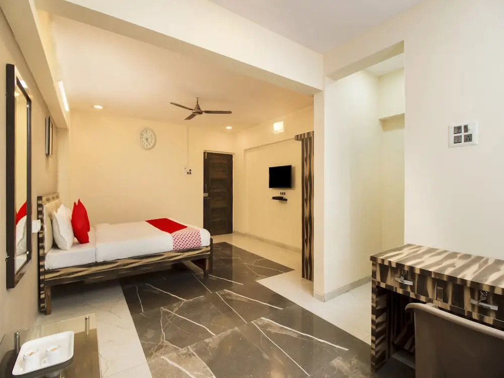 OYO 24621 The Star Hotel