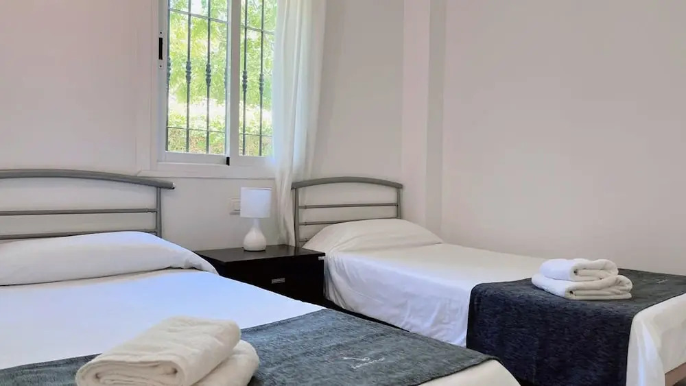 Spacious Poolside 3 Bedroom F-5