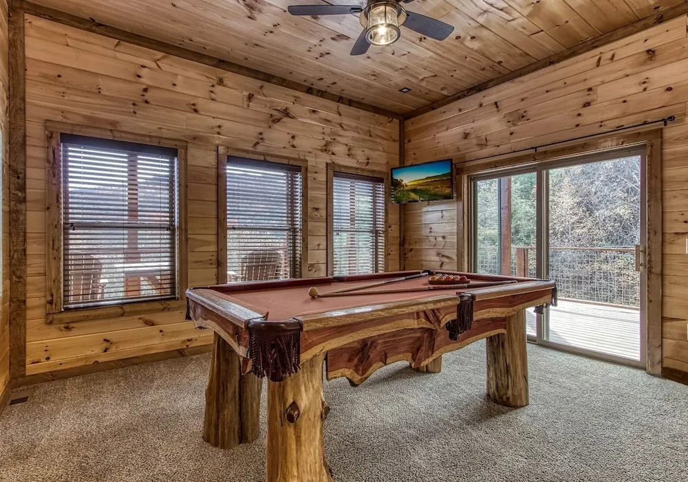 Ern805- Bearly Believe It! - Great Location! Close To Town And All The Action! 3 Bedroom Cabin by RedAwning