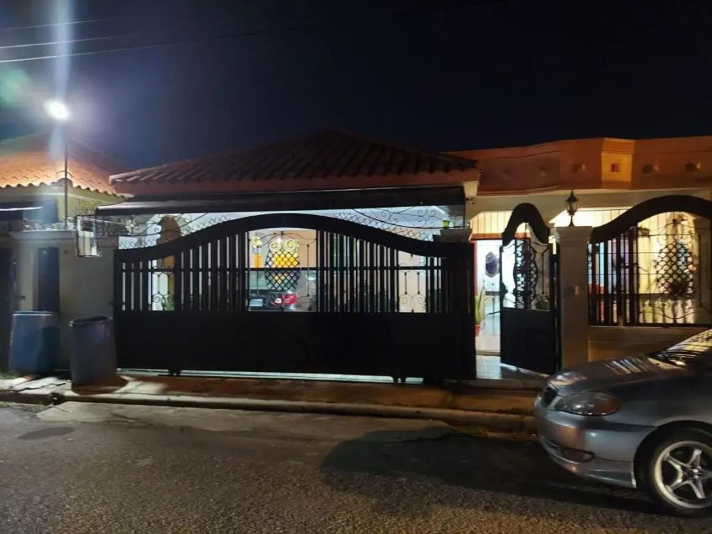 Hermosa casa urbanización Jardines del Norte