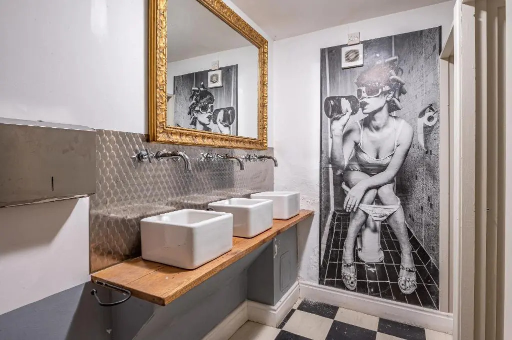 Moonfleet Boutique Hotel