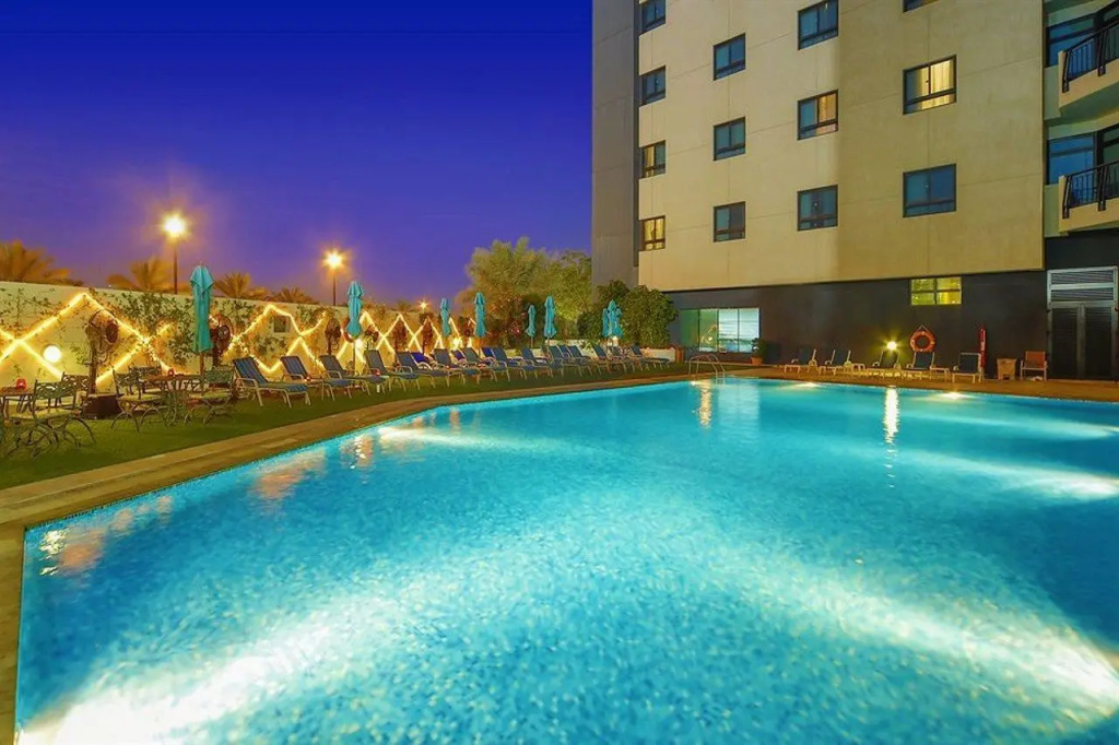 Arabian Park Dubai, an Edge by Rotana Hotel