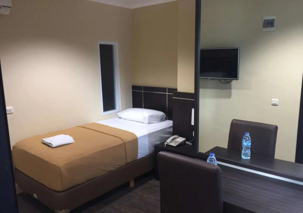 Super OYO Townhouse OAK Hotel Fiducia Pondok Gede