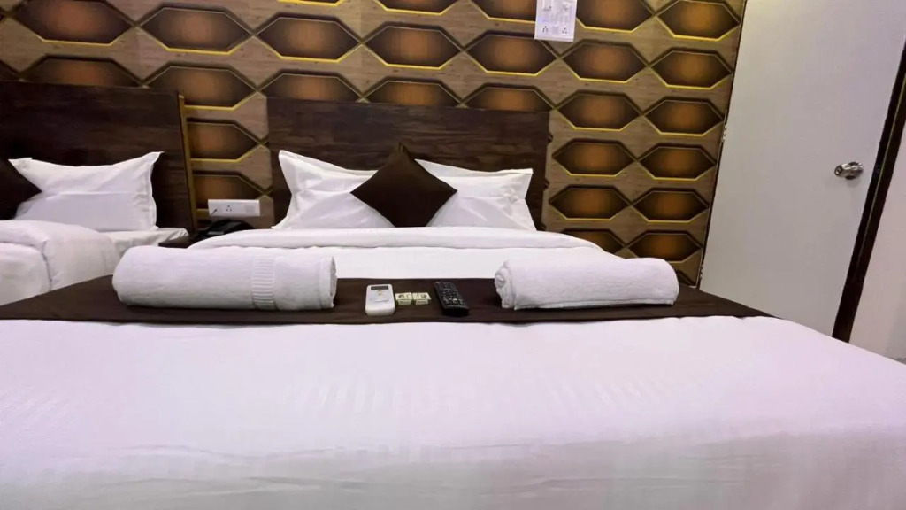 Hotel Plaza Rooms - Prabhadevi Dadar