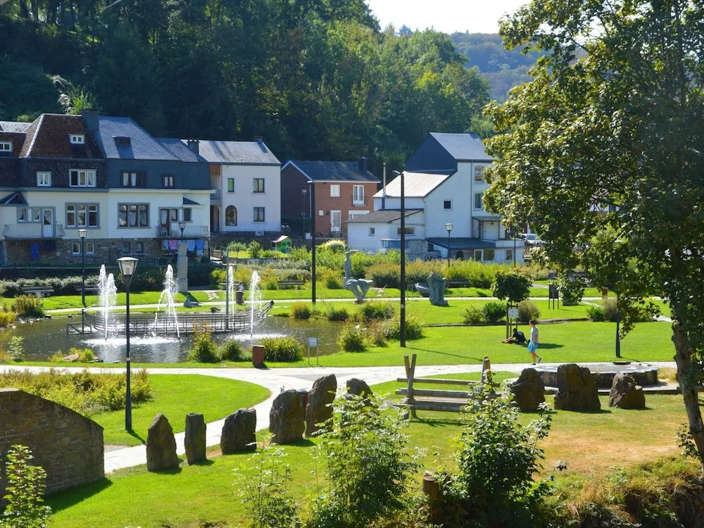 La Roche Riverside Mansion